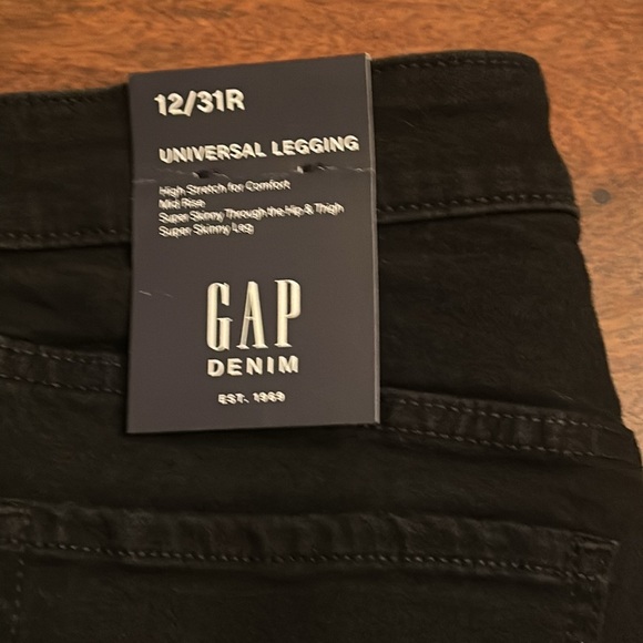 GAP NWT Women’s jeans - 12/31 Regular -Super Stretch -Universal Legging - Picture 3 of 9